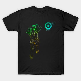 Axe throwing woman in color - axe throwing T-Shirt